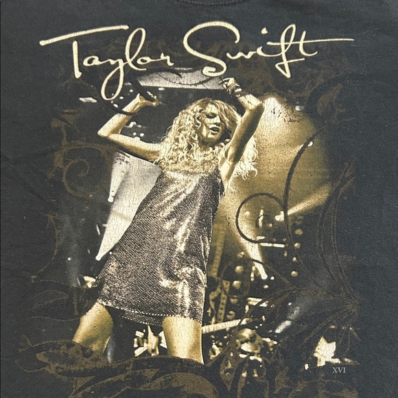 Taylor Swift Fearless Concert T-Shirt (M) - Picture 2 of 5
